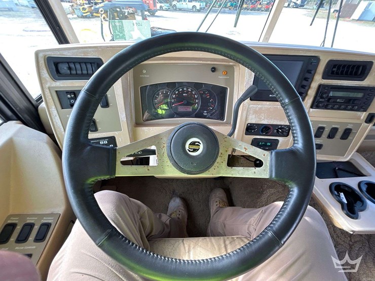 2004-winnebago-adventurer-38g-38ft.-class-a-motorhome-image-12