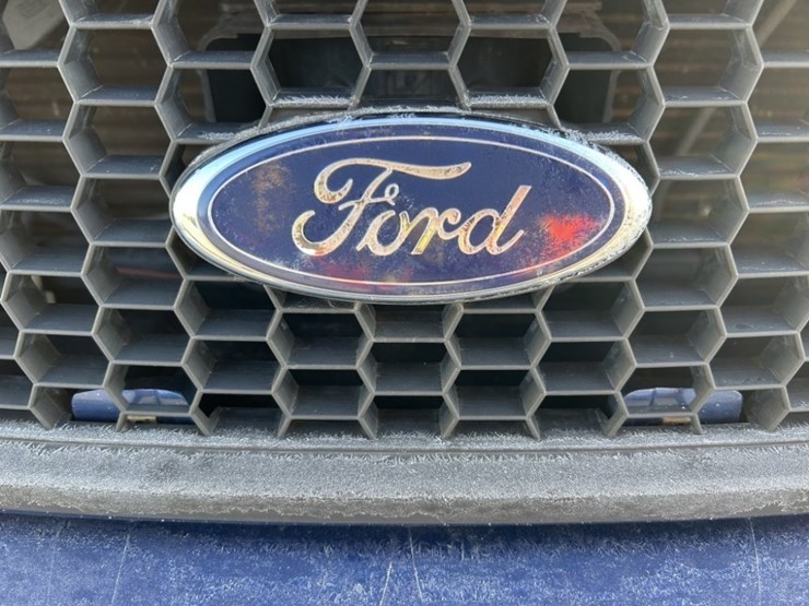 2004-ford-crown-victoria-sedan-image-9