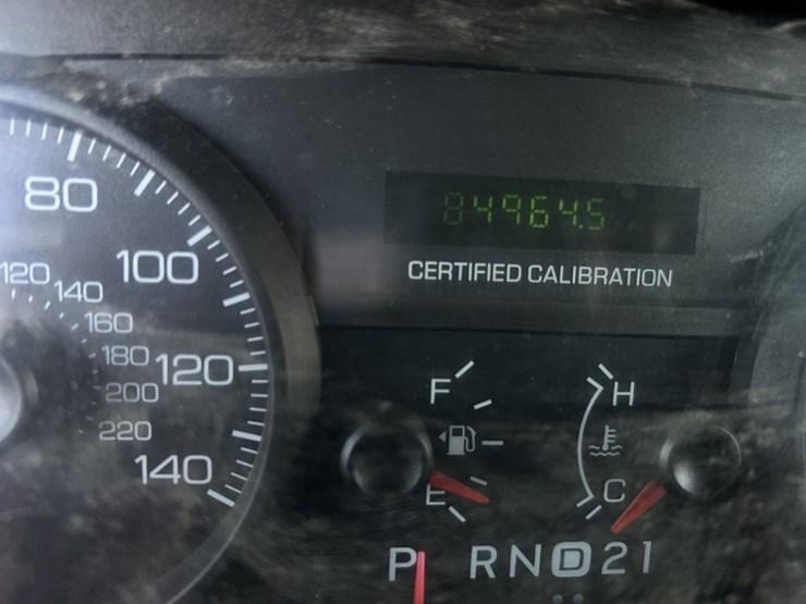 2009-ford-crown-victoria-sedan-image-42