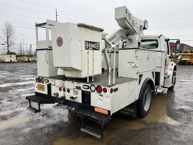 2012-freightliner-m2-bucket-truck-image-4
