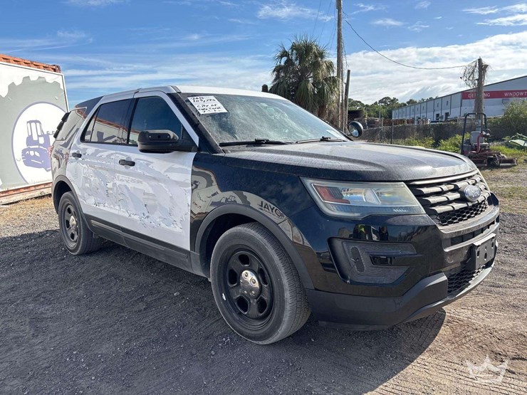 2016-ford-explorer-image-2