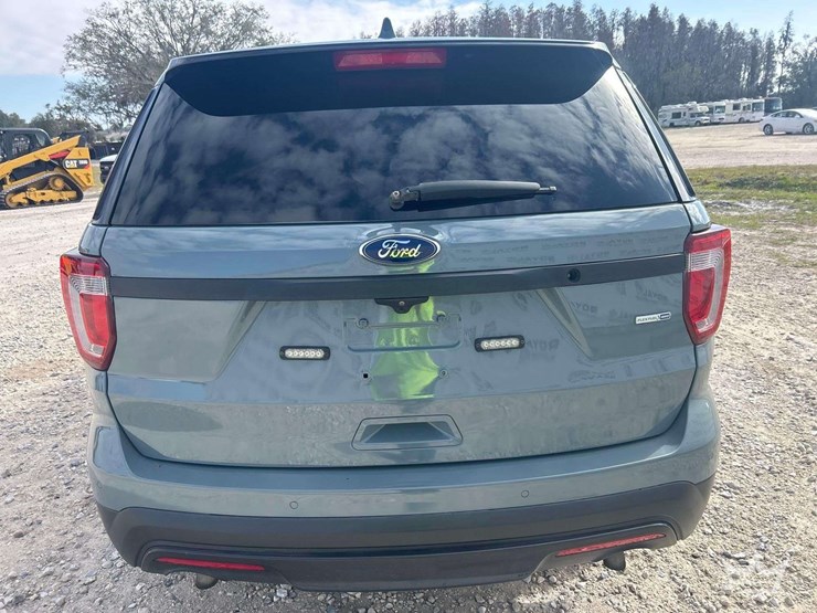 2017-ford-explorer-image-27