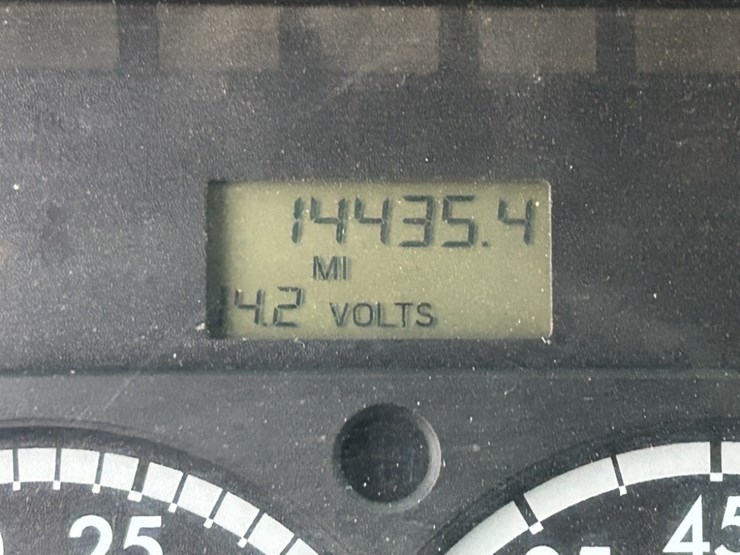 2001-freightliner-fl80-image-19