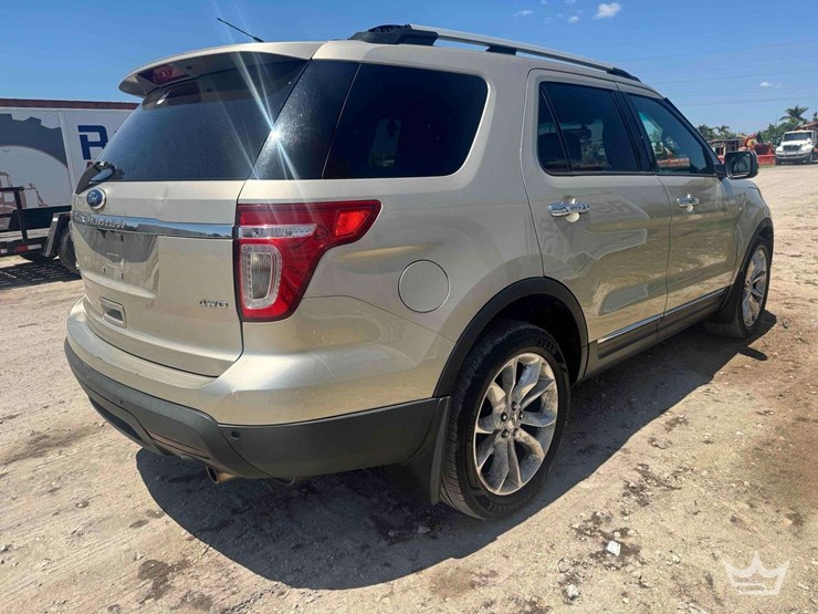 2011-ford-explorer-limited-image-3