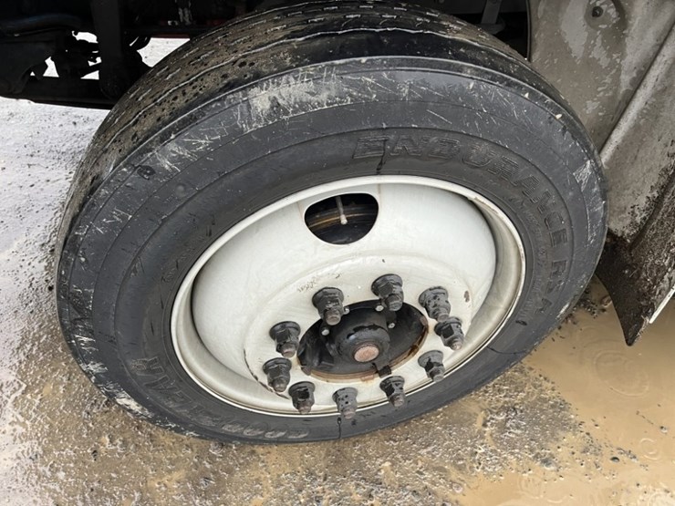 2012-freightliner-m2-bucket-truck-image-12