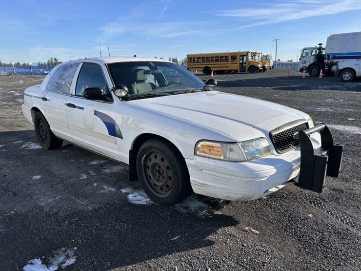 2009-ford-crown-victoria-sedan-image-7