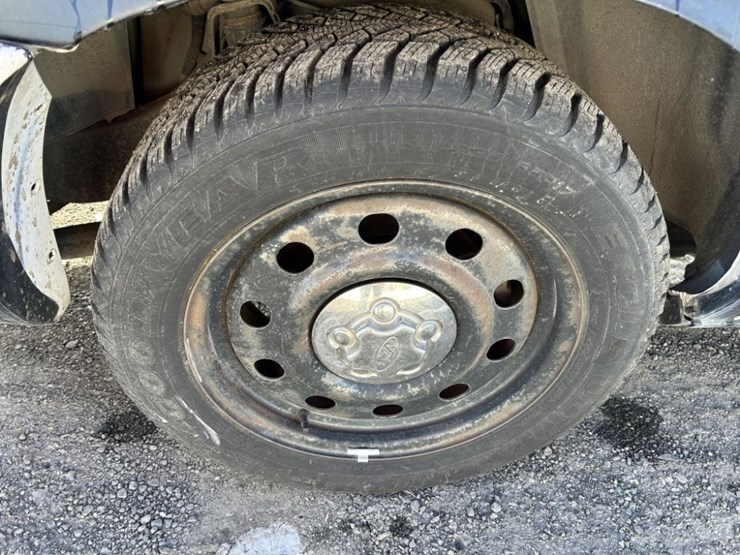 2011-ford-crown-victoria-sedan-image-31