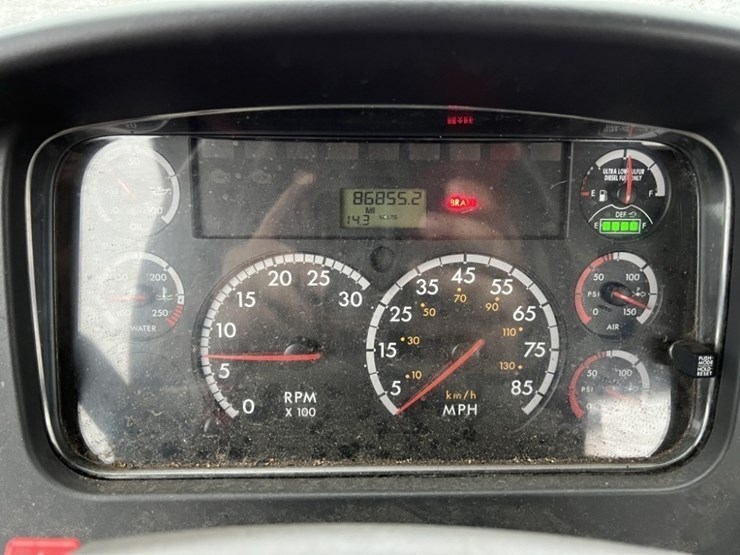 2012-freightliner-m2-bucket-truck-image-27