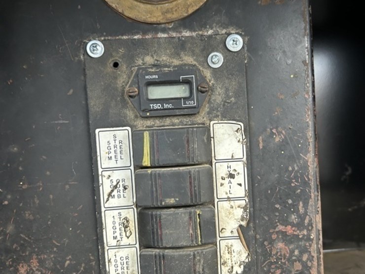 2001-freightliner-fl80-image-44