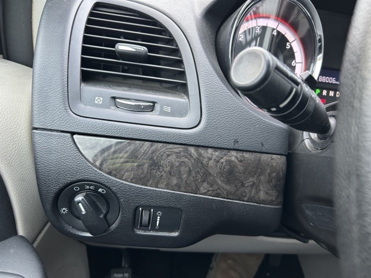 2011-dodge-grand-caravan-image-30