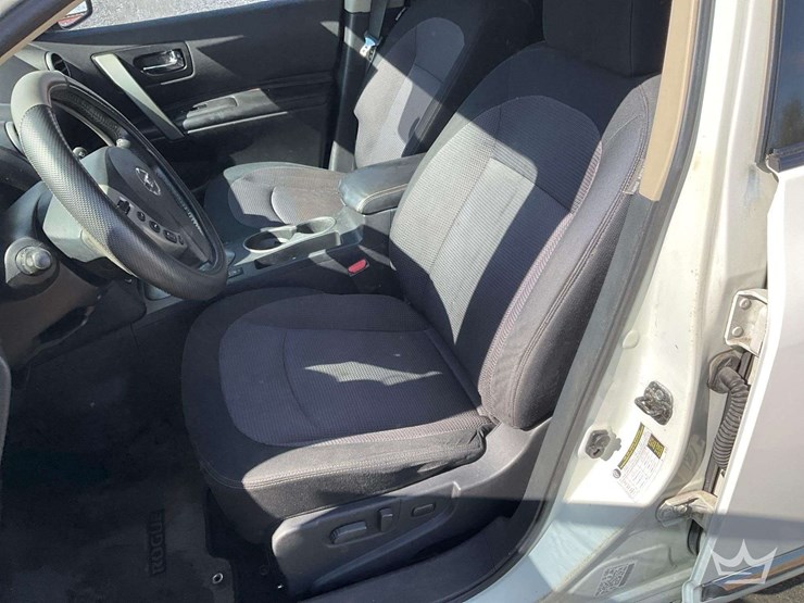 2011-nissan-rogue-image-12