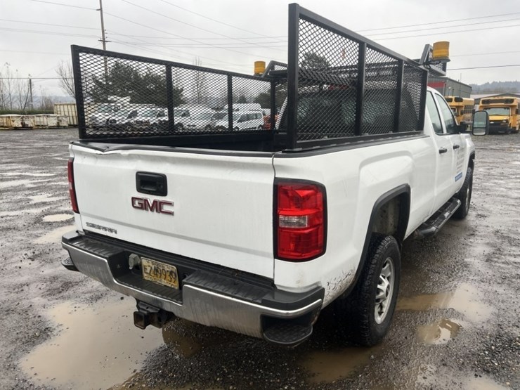 2015-gmc-sierra-crew-cab-4x4-pickup-image-4