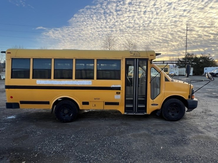 2007-chevrolet-express-school-bus-image-3