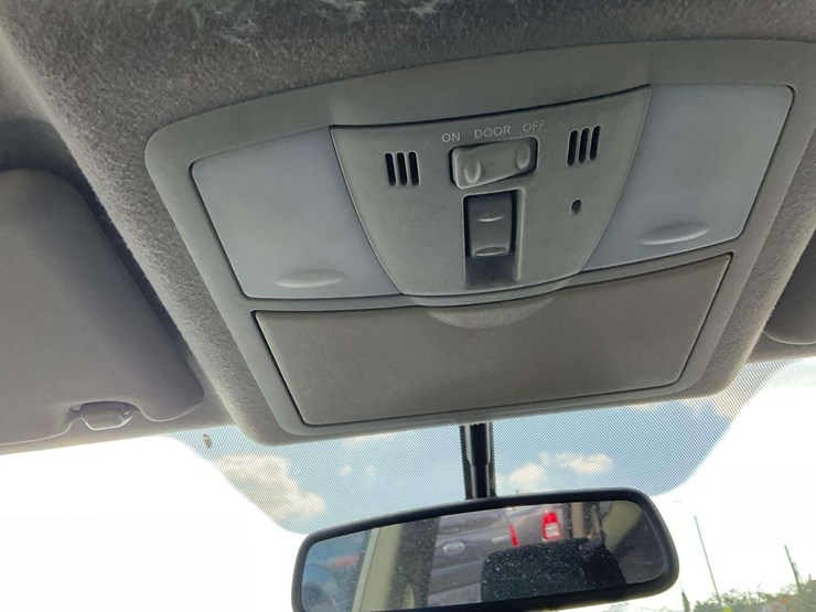 2011-nissan-rogue-image-24