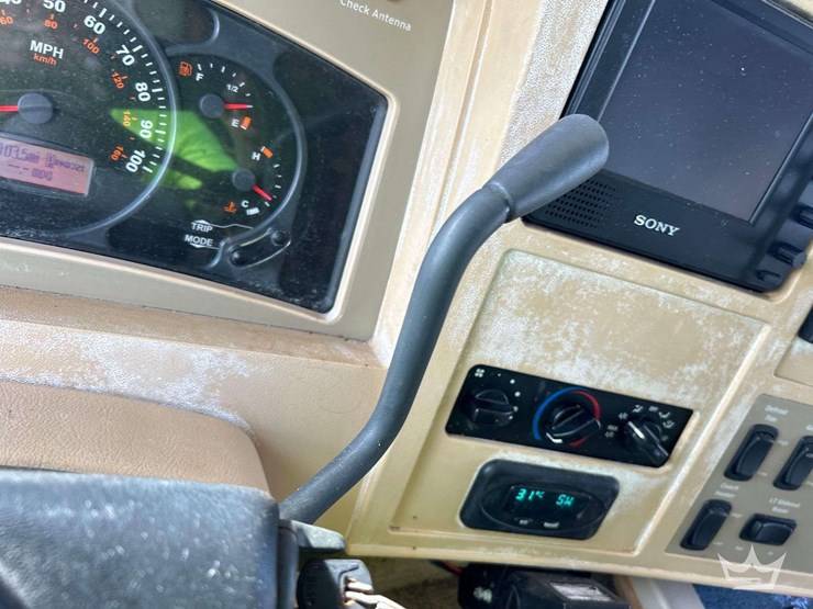 2004-winnebago-adventurer-38g-38ft.-class-a-motorhome-image-14