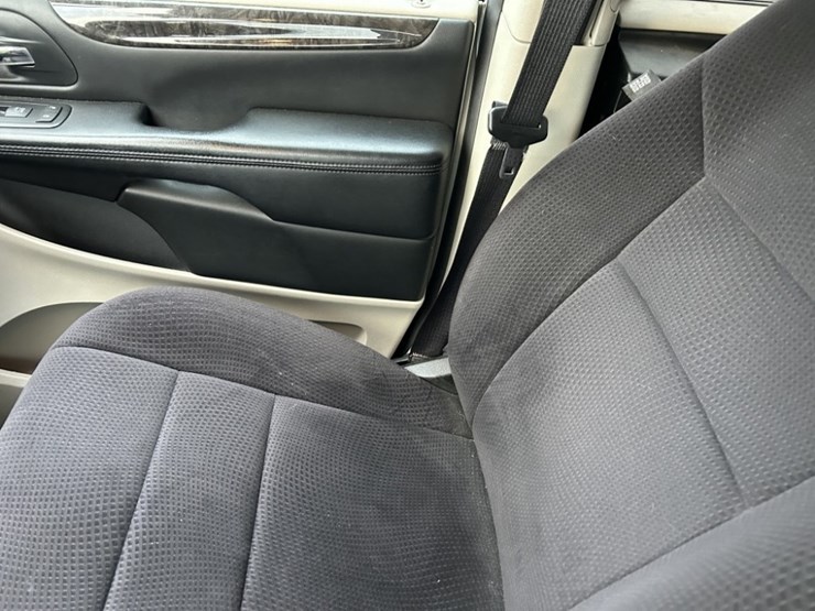 2011-dodge-grand-caravan-image-22