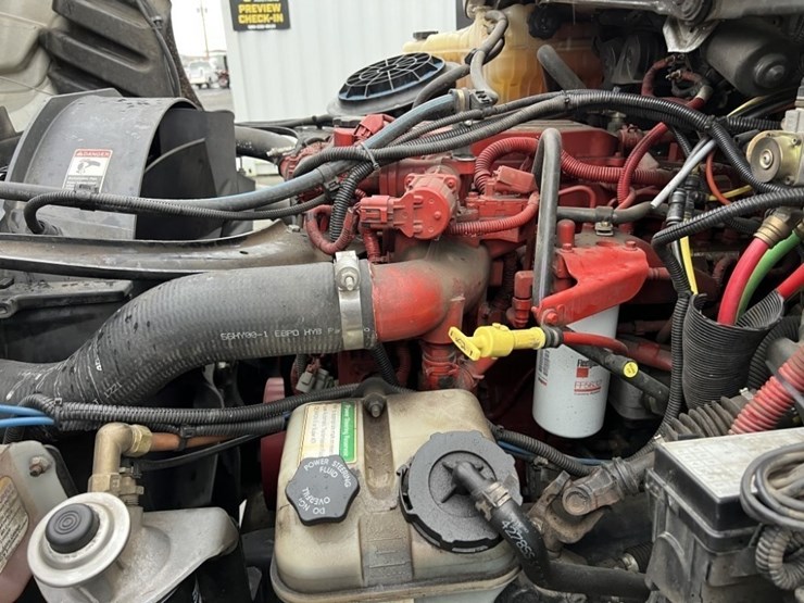 2012-freightliner-m2-bucket-truck-image-10