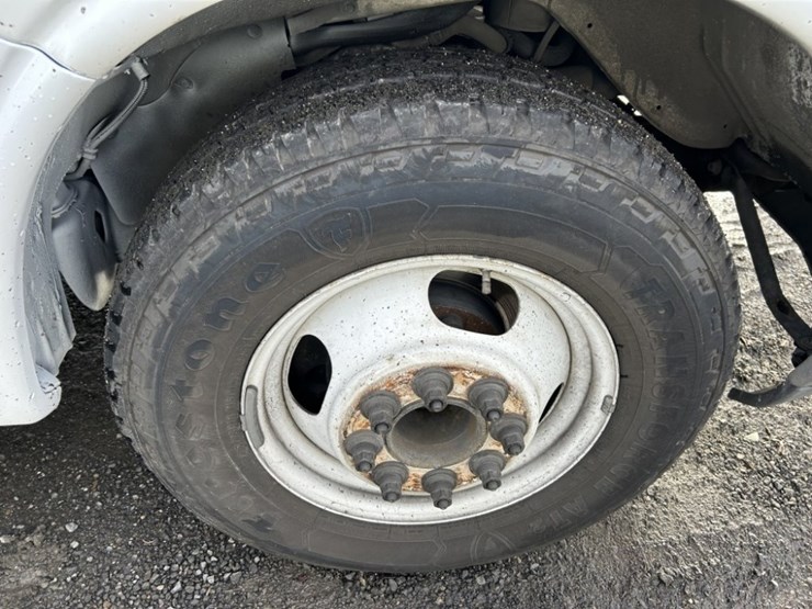 2012-chevrolet-express-paratransit-bus-image-13