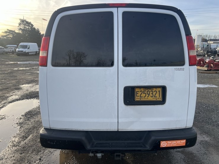 2012-gmc-savana-cargo-van-image-5