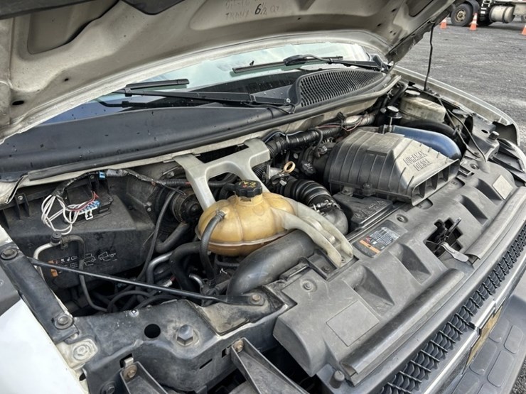 2012-chevrolet-express-paratransit-bus-image-36