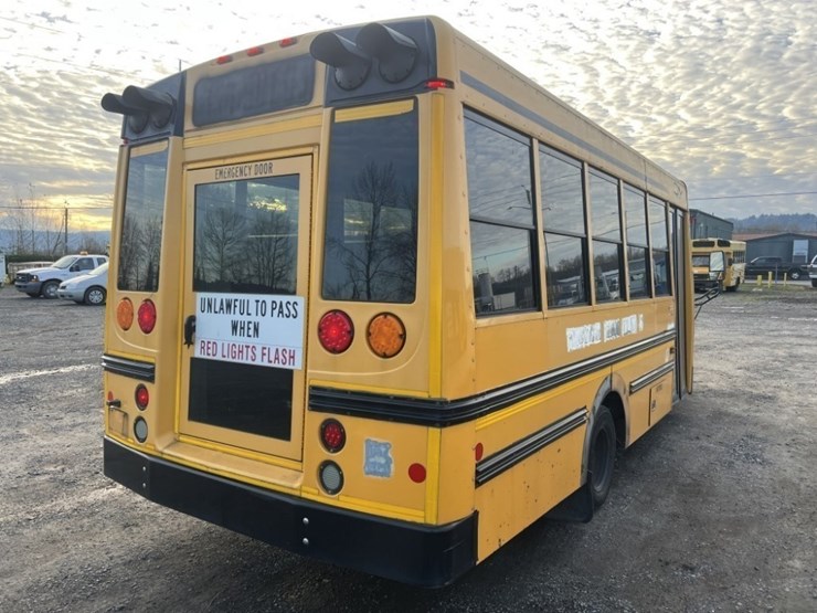 2012-chevrolet-express-school-bus-image-4