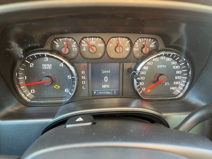 2017-chevrolet-silverado-crew-cab-pickup-image-27