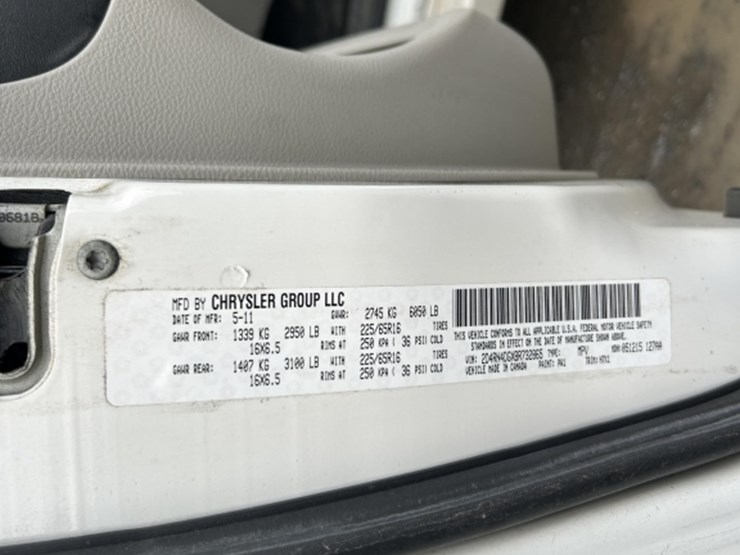 2011-dodge-grand-caravan-image-15