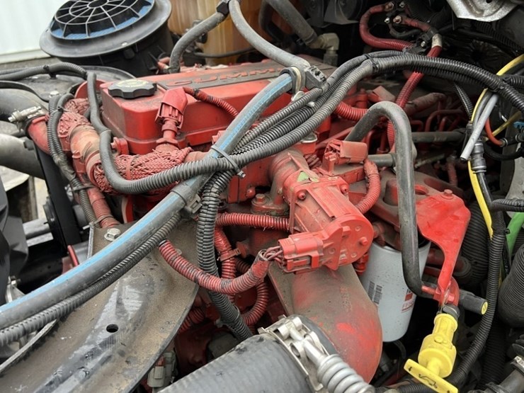 2012-freightliner-m2-bucket-truck-image-9