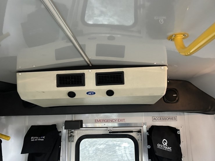 2012-chevrolet-express-paratransit-bus-image-25