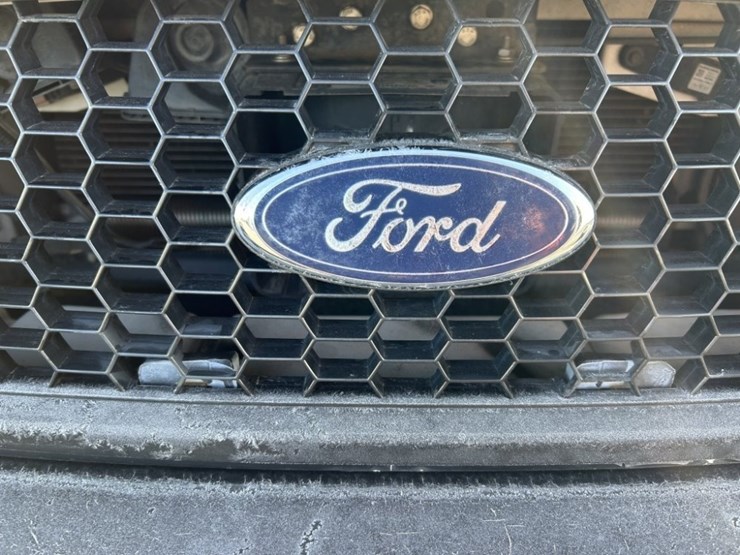 2011-ford-crown-victoria-sedan-image-9