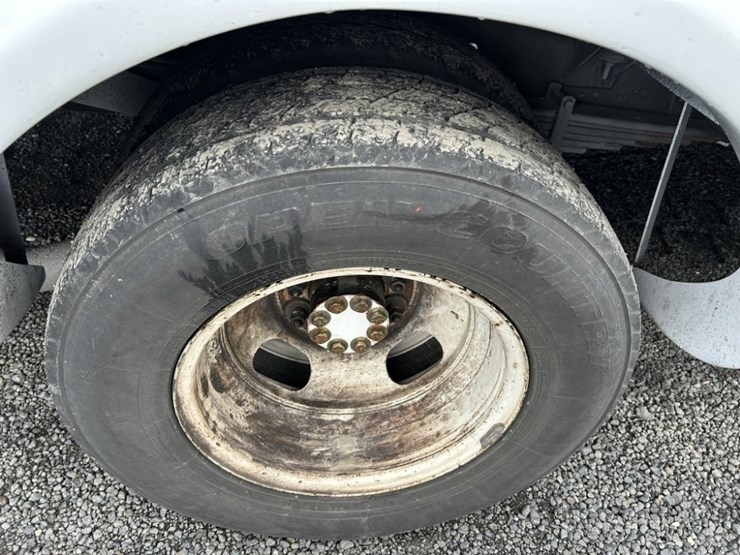 2011-chevrolet-express-paratransit-bus-image-31