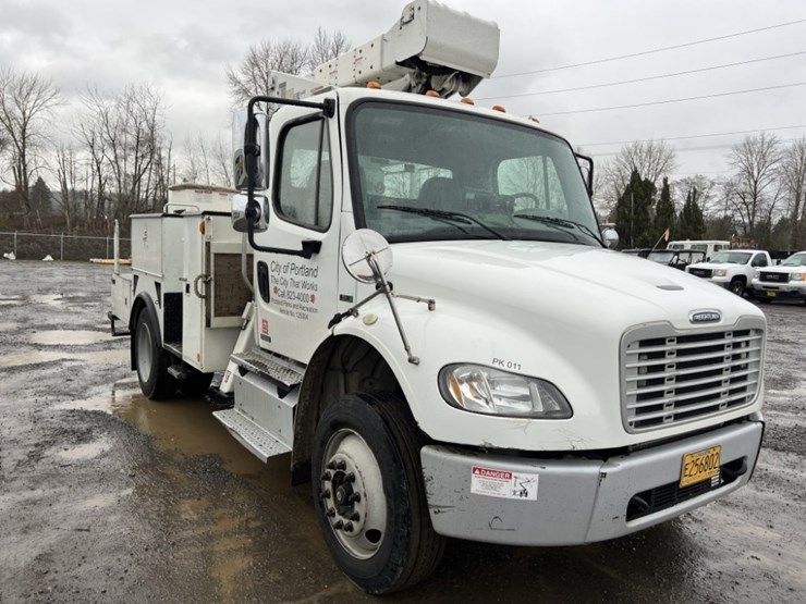 2012-freightliner-m2-bucket-truck-image-2