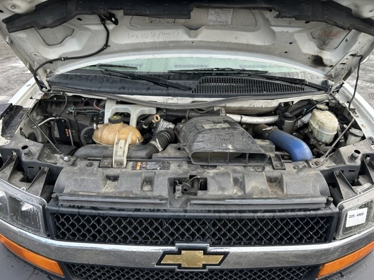 2016-chevrolet-express-paratransit-bus-image-35