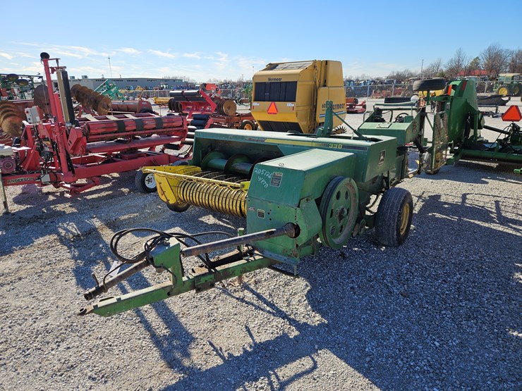 john-deere-338-image-11