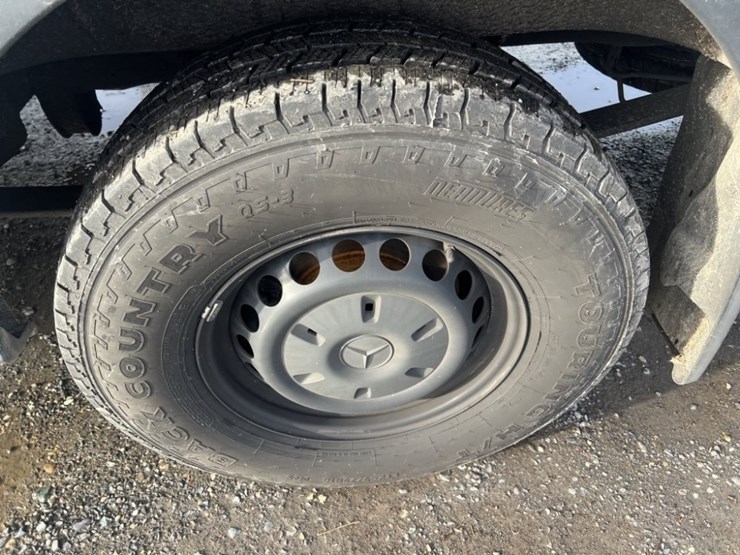 2016-mercedes-benz-sprinter-2500-image-16