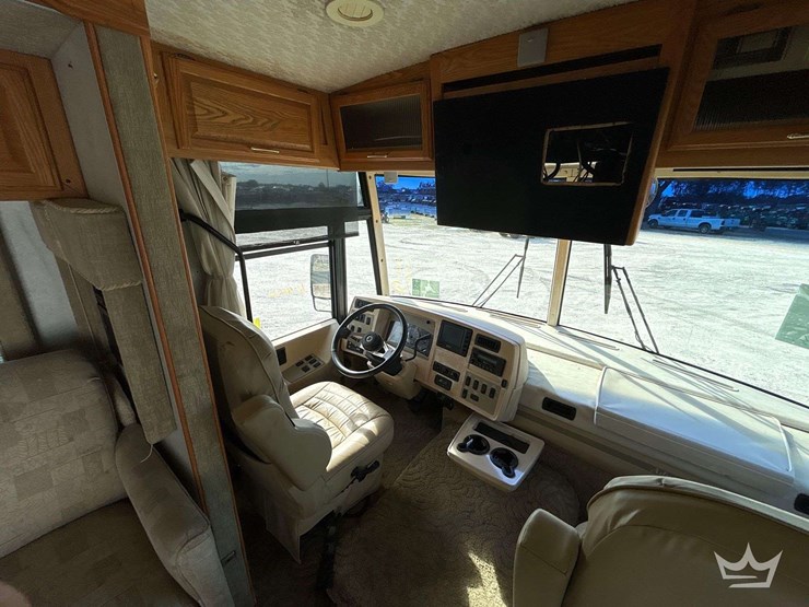 2004-winnebago-adventurer-38g-38ft.-class-a-motorhome-image-10