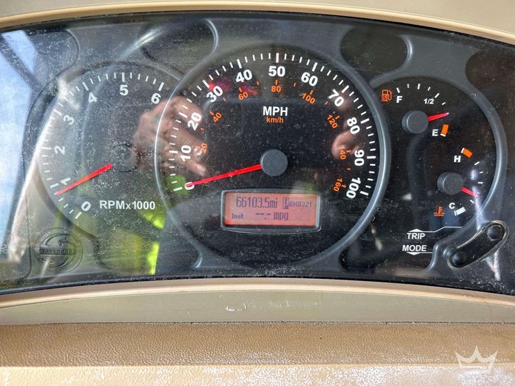 2004-winnebago-adventurer-38g-38ft.-class-a-motorhome-image-15