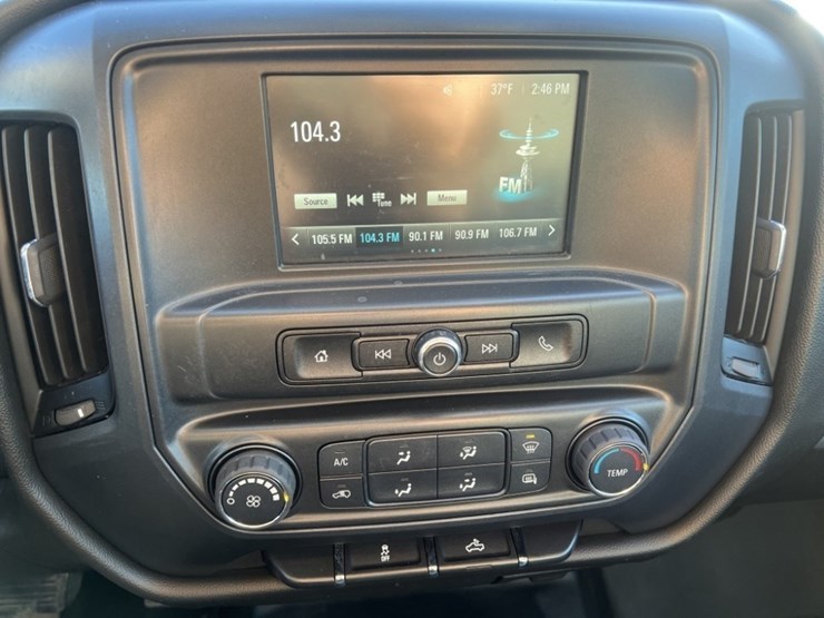 2017-chevrolet-silverado-crew-cab-pickup-image-31