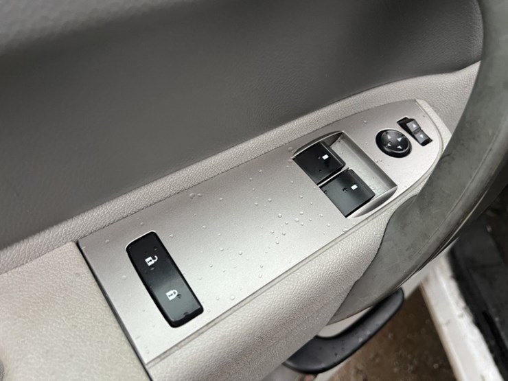 2012-gmc-sierra-utility-truck-image-24