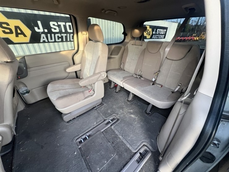 2012-kia-sedona-image-20