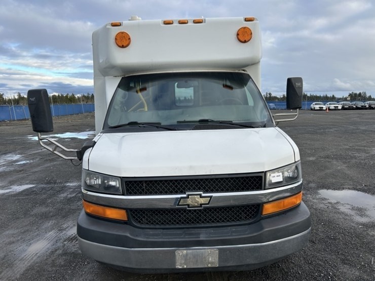 2012-chevrolet-express-paratransit-bus-image-8