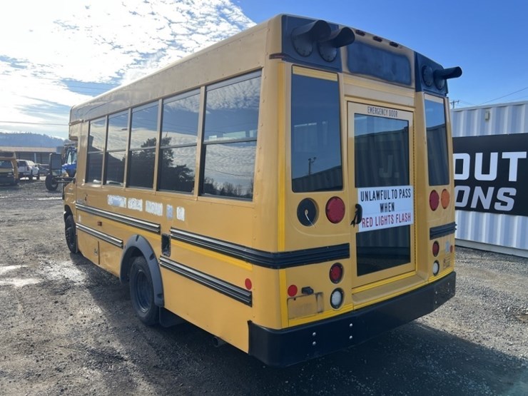 2013-ford-e450-sd-image-6