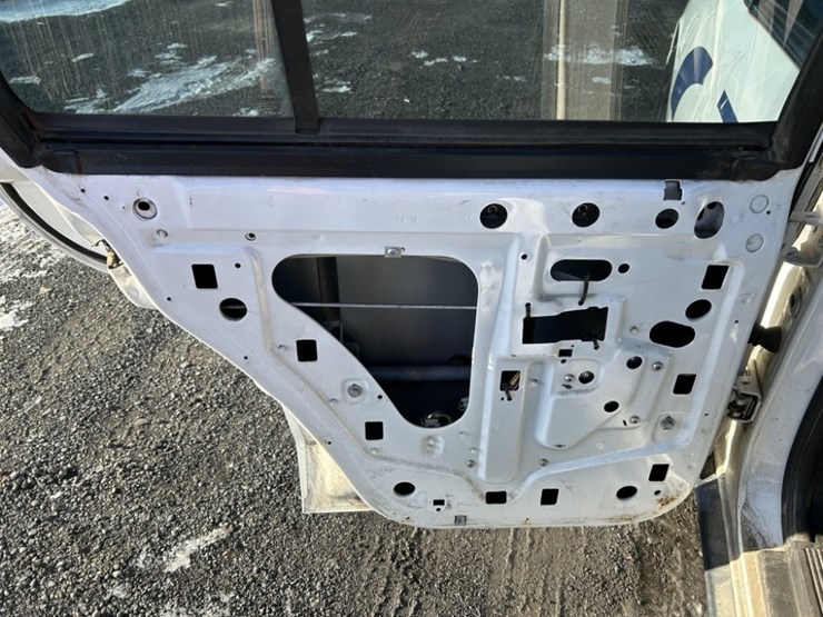 2009-ford-crown-victoria-sedan-image-25