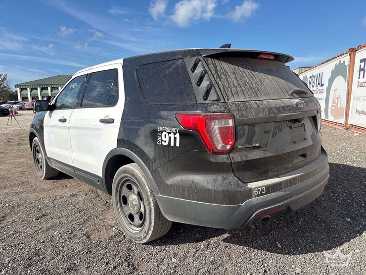 2016-ford-explorer-image-4