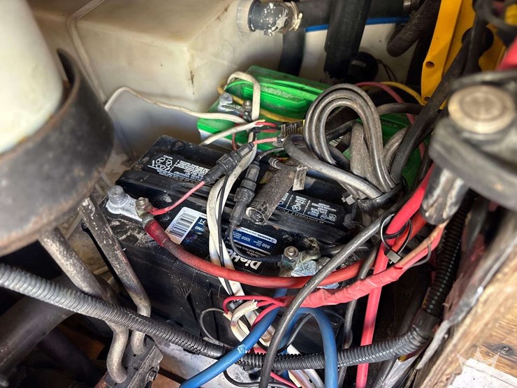 2013-larson-lxi292-29ft.-boat-with-t/a-loadmaster-boat-trailer-image-29