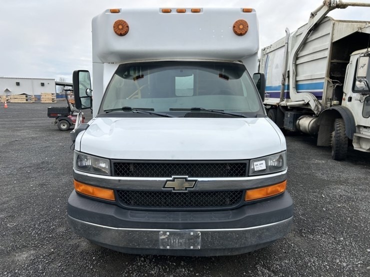 2011-chevrolet-express-paratransit-bus-image-8