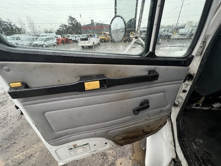 2000-freightliner-fl50-image-21