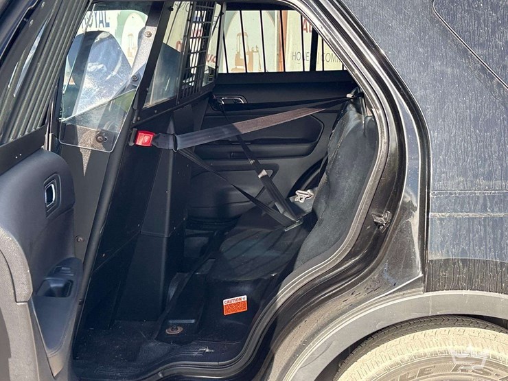 2016-ford-explorer-image-17