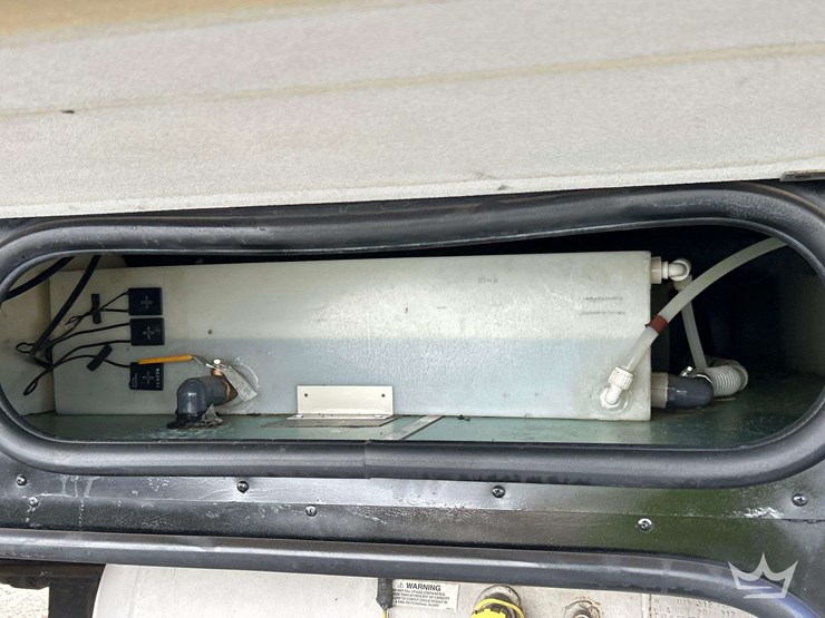 2004-winnebago-adventurer-38g-38ft.-class-a-motorhome-image-82