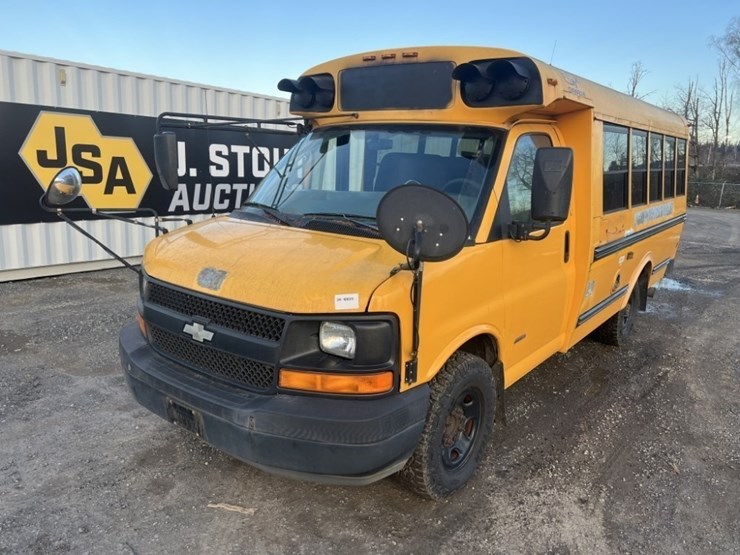 2007-chevrolet-express-school-bus-image-1